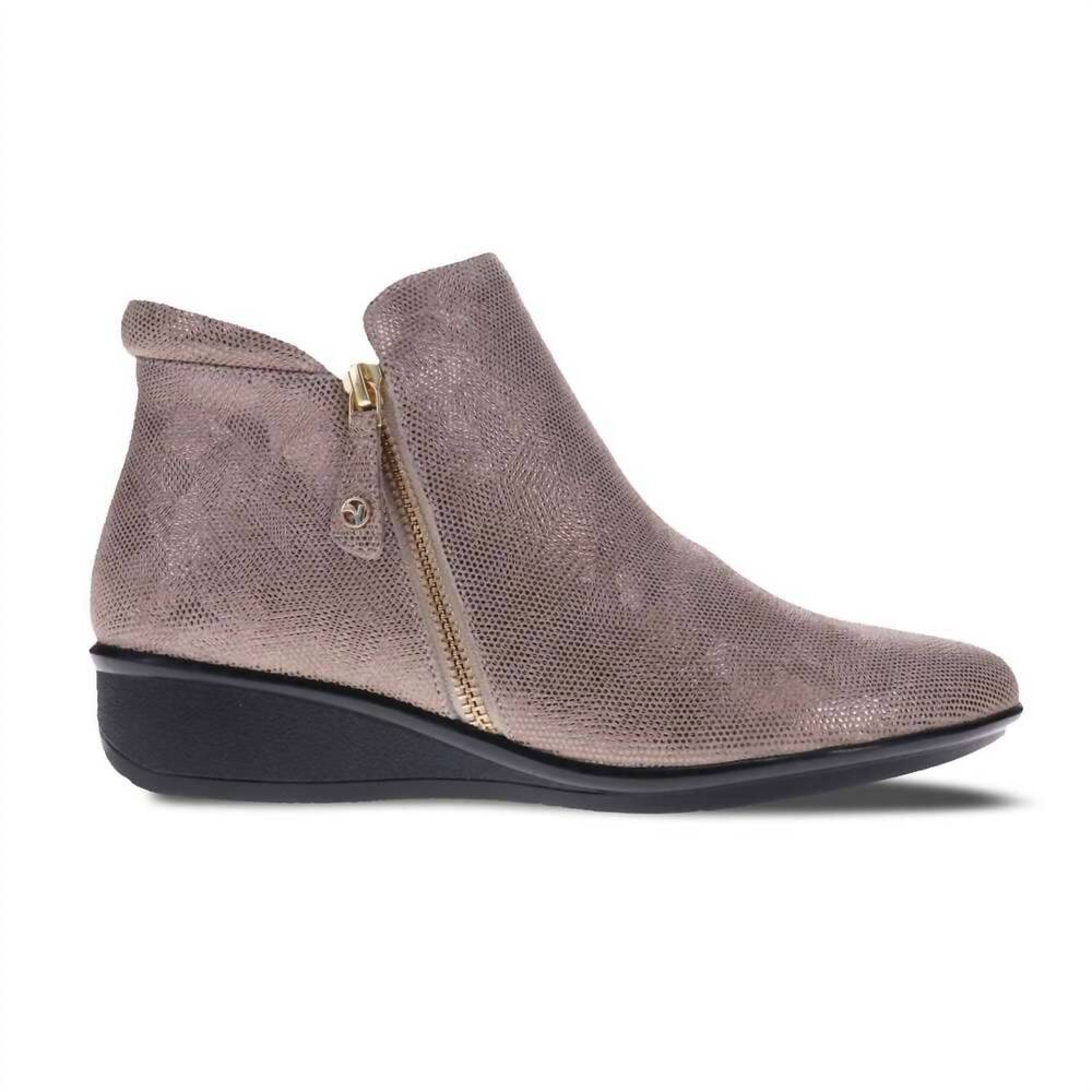 NEW REVERE women's damascus wedged boot in champagne/champagne angle